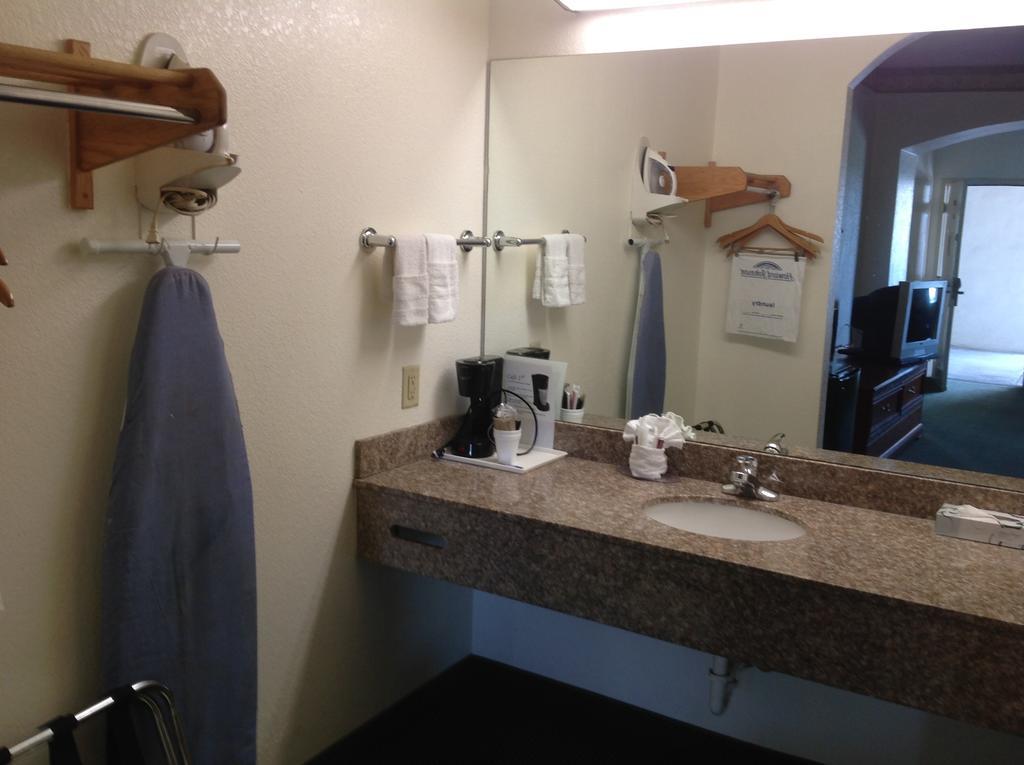 Motel Homebridge And 2*